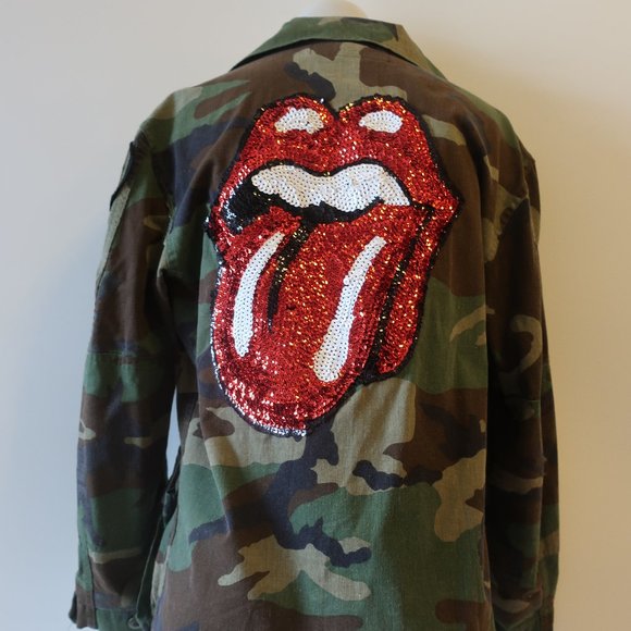 SOJARA Tops - NWOT WOMENS SOJARA CAMO GREEN BLACK SEQUIN TONGUE LIPS SHIRT MILITARY JACKET OS*